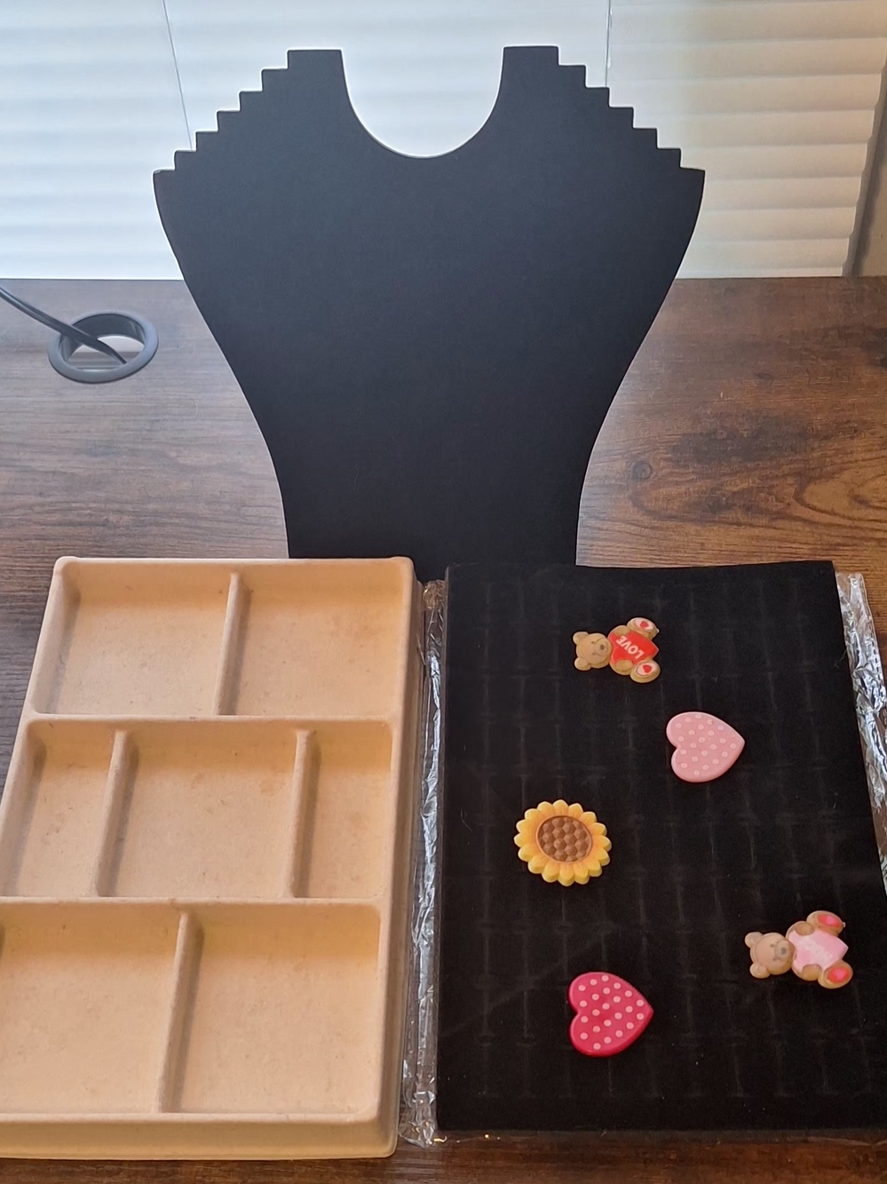 Black Velvet Jewelry Display Stand And 100 Ring Insert w/ Beige Compartment Tray